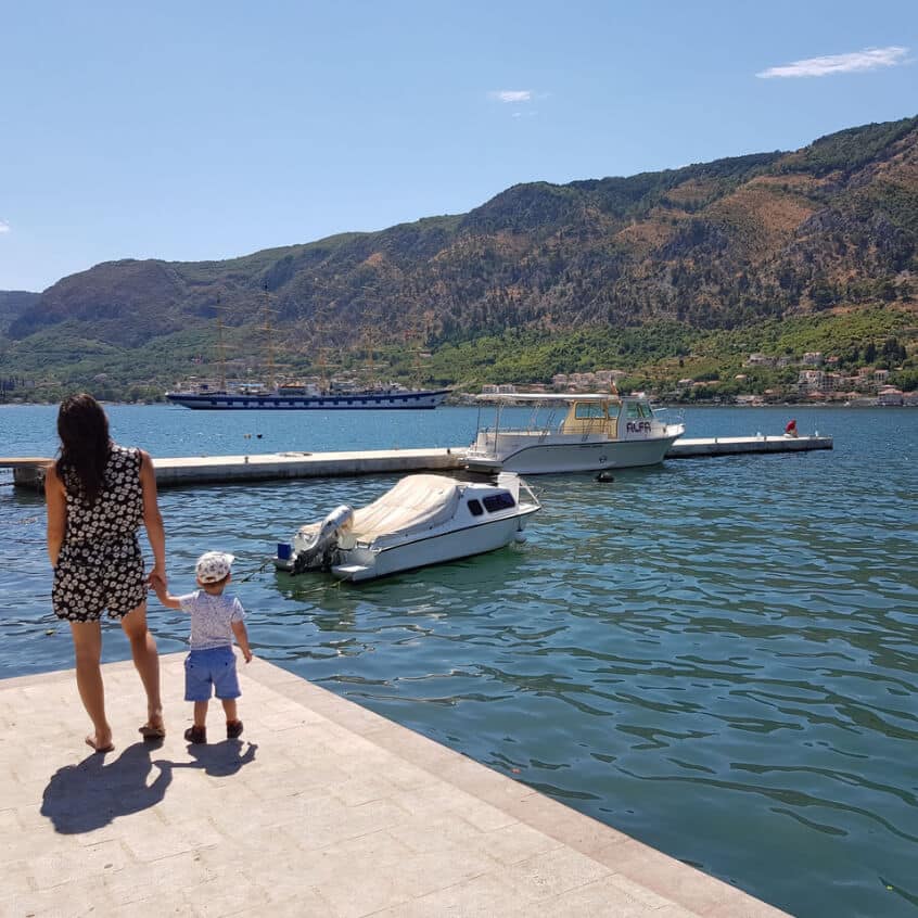 montenegro kotor promenade mit baby