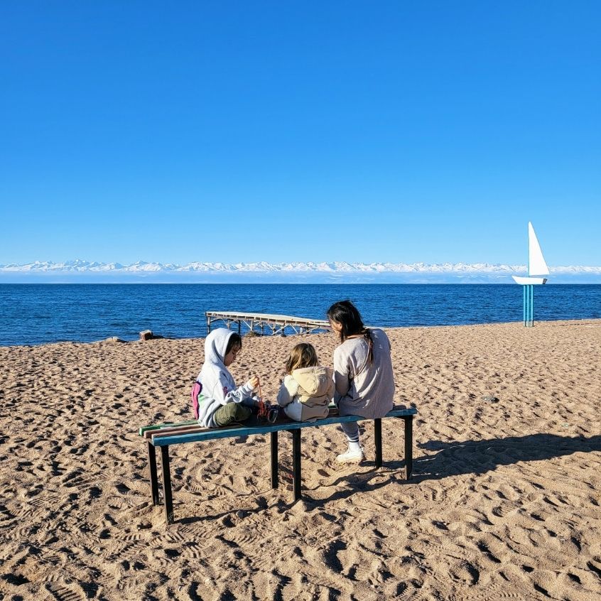 Strand von Kadzhi San am Yssykköl See