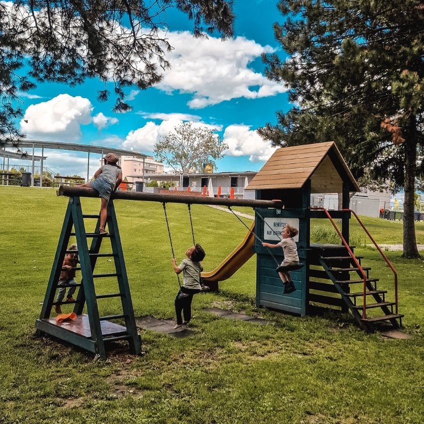 Spielplatz Weinlandbad Mistelbach Kind