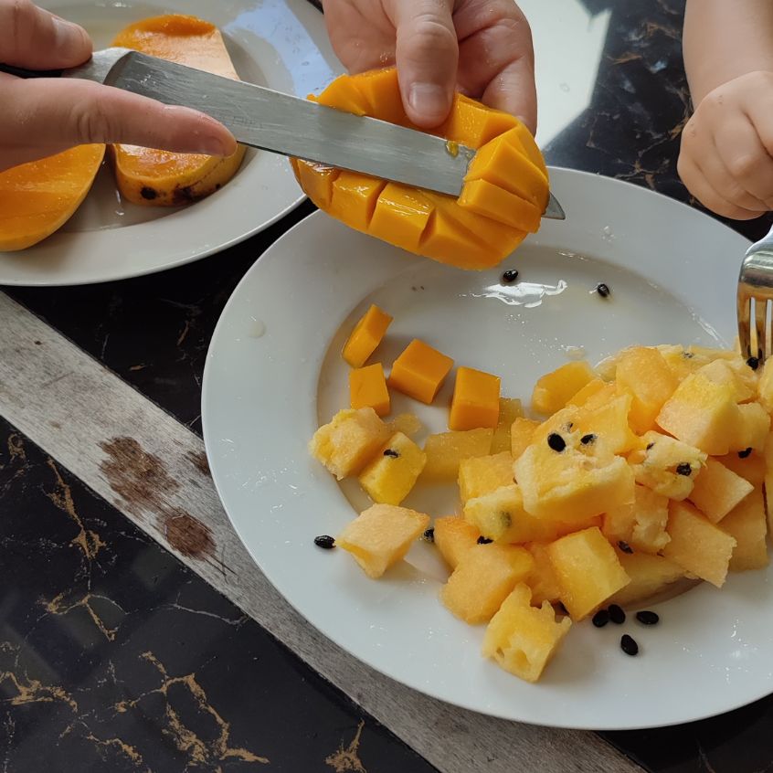 Philippinen mit Kindern Nahrung Mango 