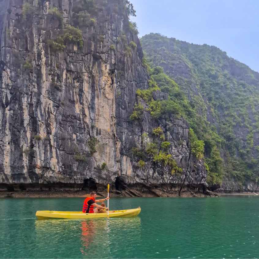 Kayak Halong Bay Kinder