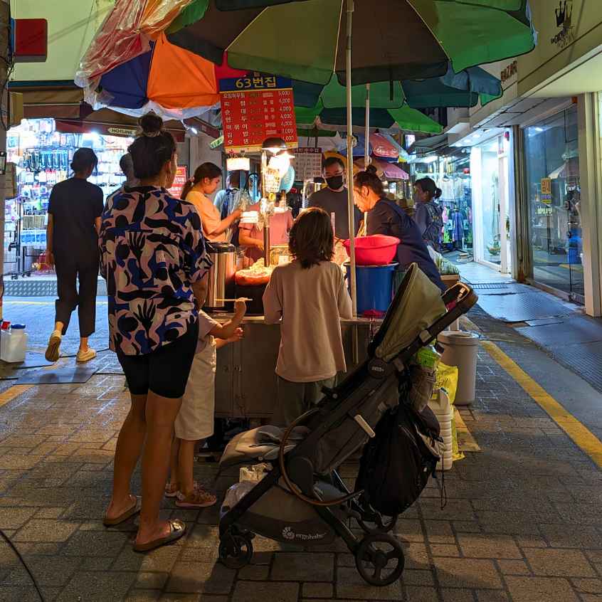 Südkorea Busan Streetfood Kinder