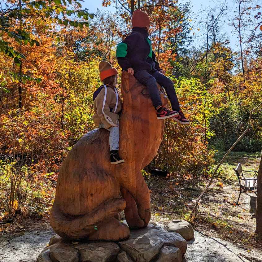 Walderlebnisweg Hollabrunn Wandern mit Kindern Hubertus Denkmal