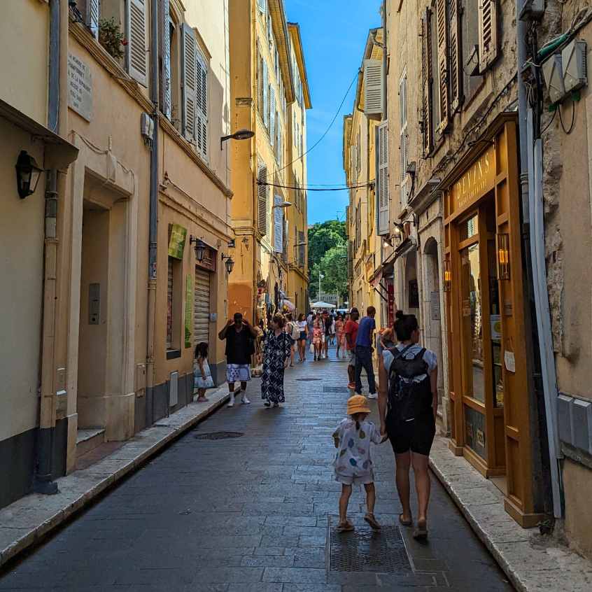 Côte d’Azur Antibes Kinder Altstadt Künstler