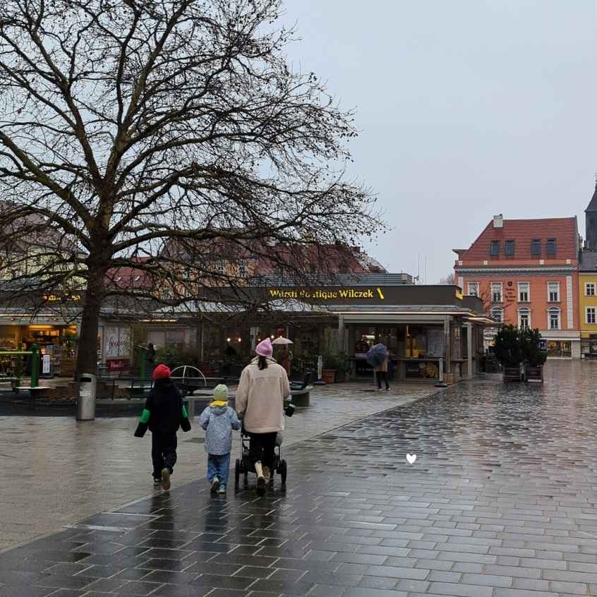 Wiener Neustadt mit Kindern Marienmarkt