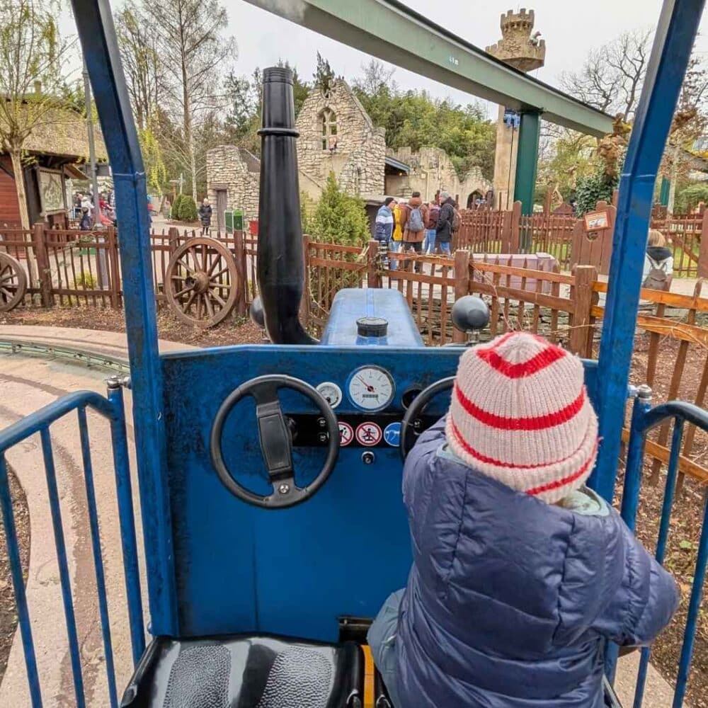Europa Park mit Kleinkind Irland Traktor