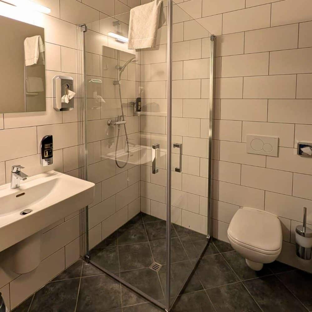 Lakesite 77 Podersdorf Hotel Doppelzimmer Bad