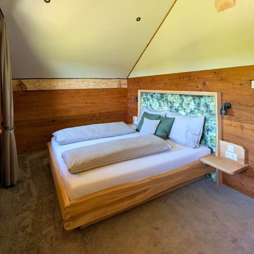 Wildpark Hochrieß Schlafzimmer Doppelbett